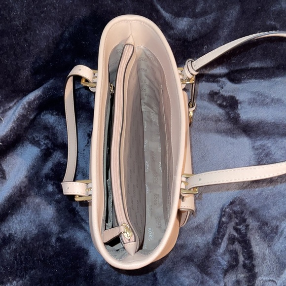 Authentic Michael Kors Tote Bag - Picture 5 of 7